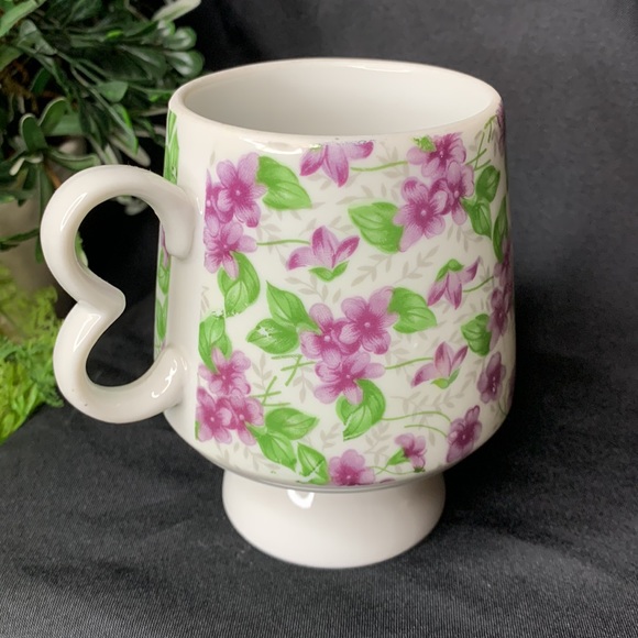 Vintage signed Inarco Tea / coffee Cup with Purple Violets / flowers - Picture 5 of 8